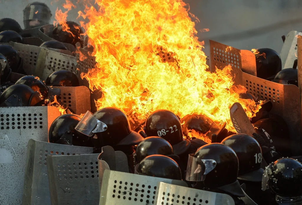 Milicja wkroczyła na Majdan Niepodległości Milicja wkroczyła na Majdan Niepodległości