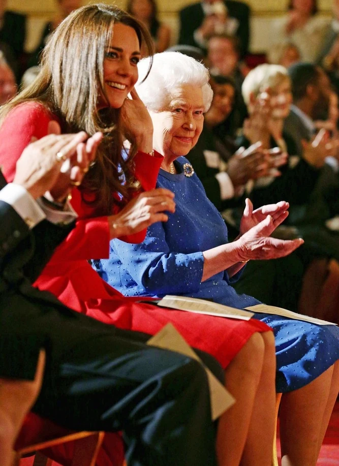 Kate Middleton i Królowa Elżbieta II Kate Middleton i Królowa Elżbieta II