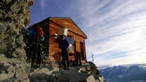 Solvay Hut od prawie 100 lat służy alpinistom za bezpieczne schronienie 