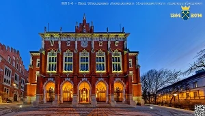 Zdjęcie Collegium Novum z logo obchodów 650-lecia