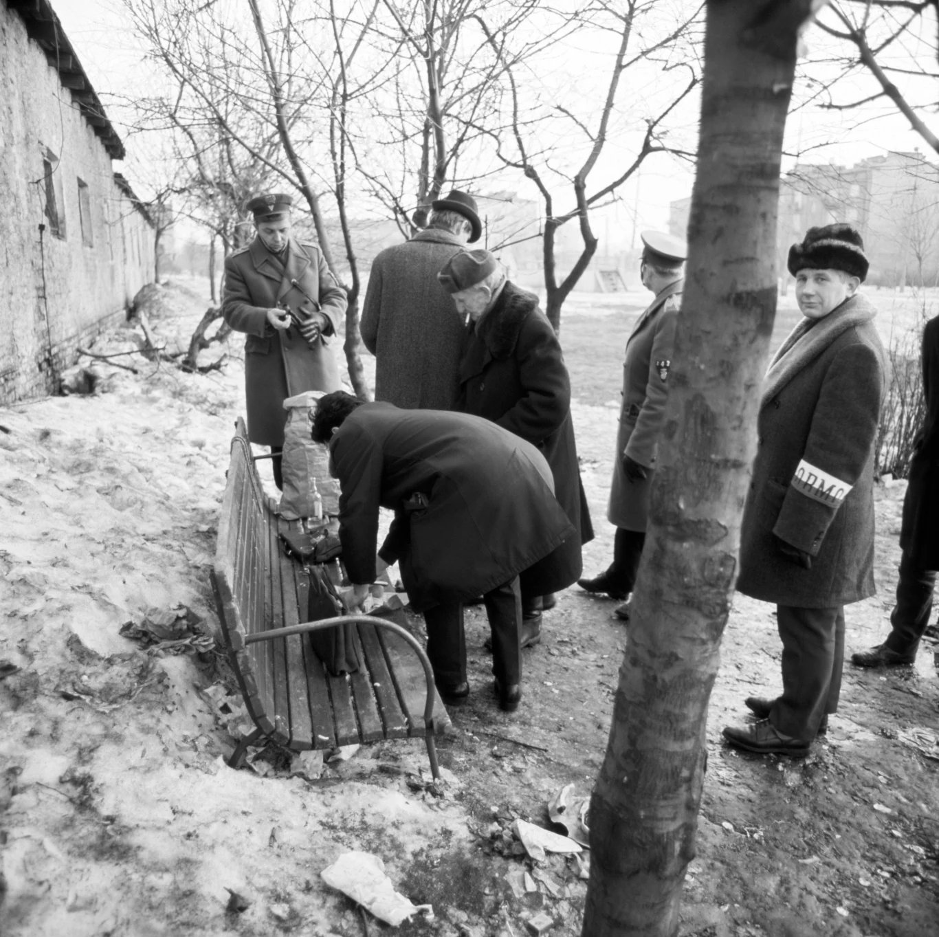 Warszawa, marzec 1970 r.; ORMO - akcja Wola. Likwidowania melin i pijaństwa na ulicach