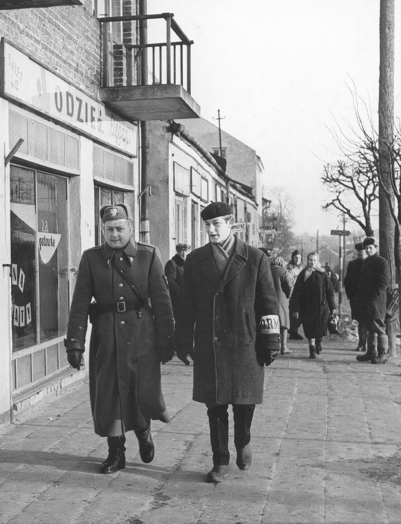 Wspólny patrol MO i ORMO na przedmieściach Lublina, 1960