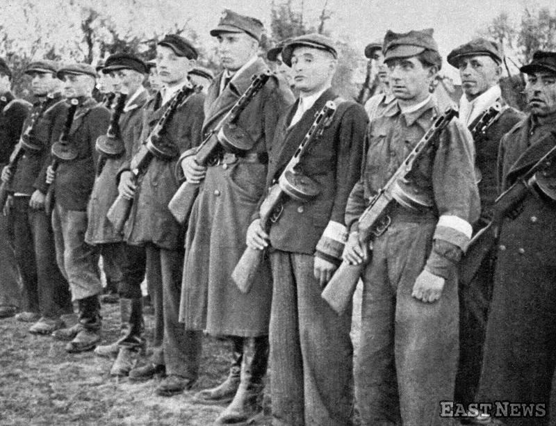 Ormowcy z woj. warszawskiego przed wyruszeniem w teren, 1947