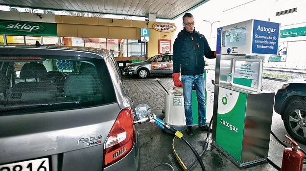 Samoobsługa nie jest obowiązkowa. Na każdej stacji można wezwać do pomocy pracownika.