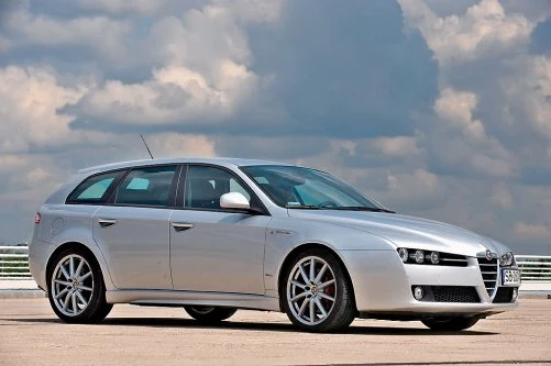 To bez wątpienia najlepszy model Alfy Romeo produkowany po 2000 r. To bez wątpienia najlepszy model Alfy Romeo produkowany po 2000 r.