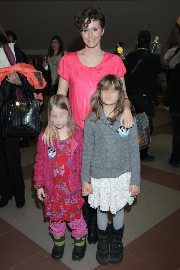 Monika Mrozowska z córkami