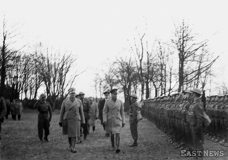 Król Wielkiej Brytanii Jerzy VI podczas wizyty w 10 Pułku Strzelców Konnych 1. Dywizji Pancernej gen. Maczka w Forfar, Szkocja 07.03.1941