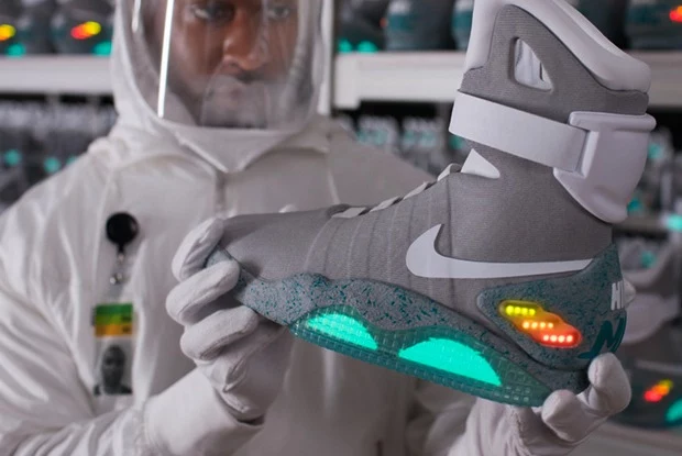 Nike Mag powrócą dopiero w przyszłości. Na półkach zobaczymy je w 2015 r.