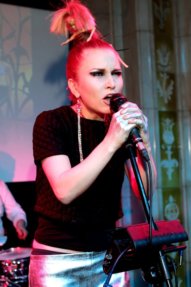 Dorota Masłowska na pierwszym swoim koncercie Dorota Masłowska na pierwszym swoim koncercie