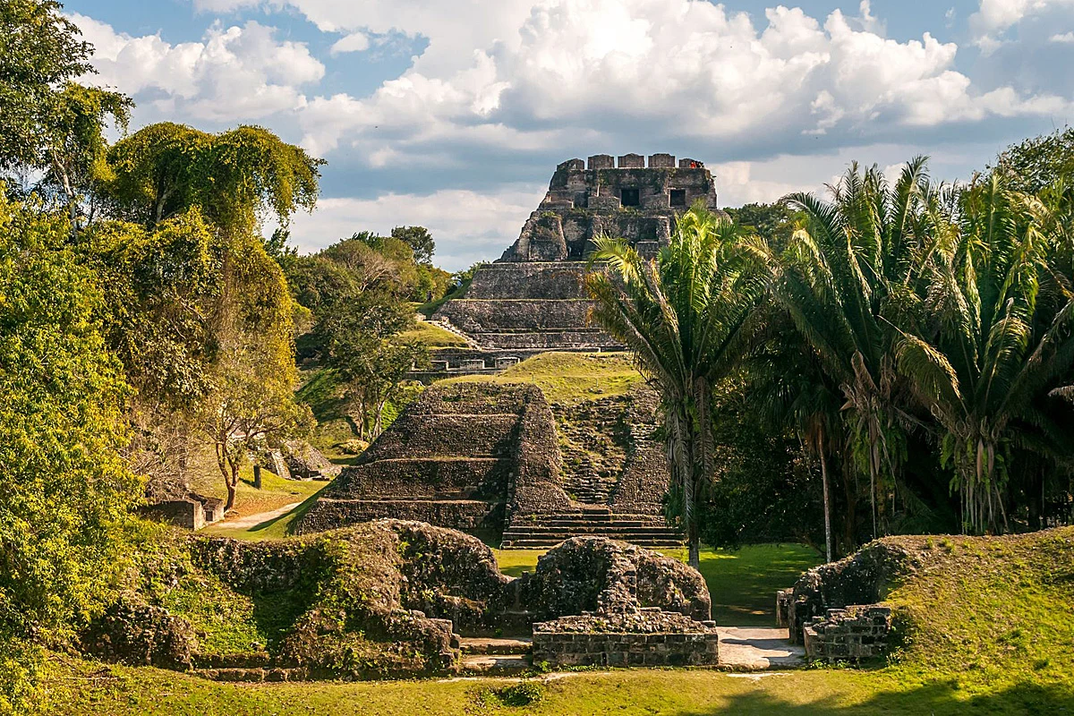 Xunantunich - tu toczyło się życie doczesne, tu kapłani ogłaszali wyroki bogów Xunantunich - tu toczyło się życie doczesne, tu kapłani ogłaszali wyroki bogów