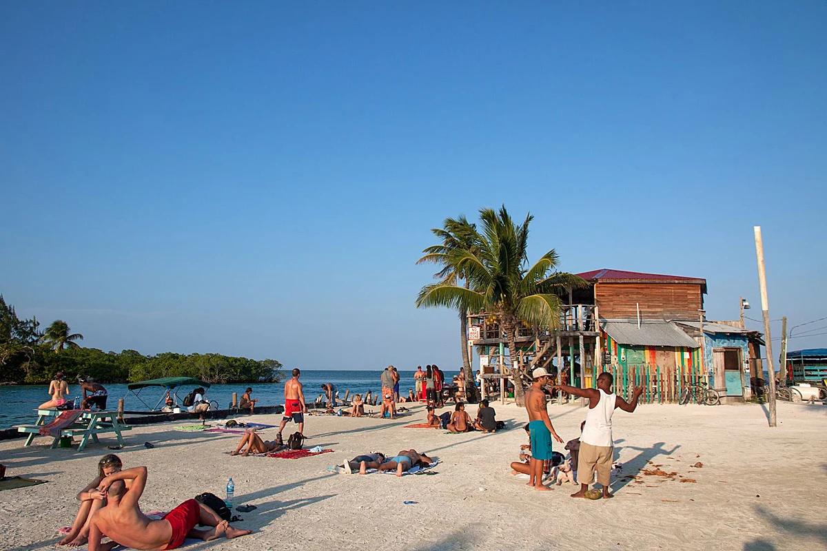 Amerykanie pierwsi docenili także to, że kraj jest spokojny, miły, a życie w nim bezstresowe Amerykanie pierwsi docenili także to, że kraj jest spokojny, miły, a życie w nim bezstresowe