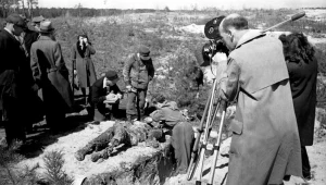 Ekshumacje na miejscu niemieckich zbrodni w Palmirach - po zakończeniu okupacji