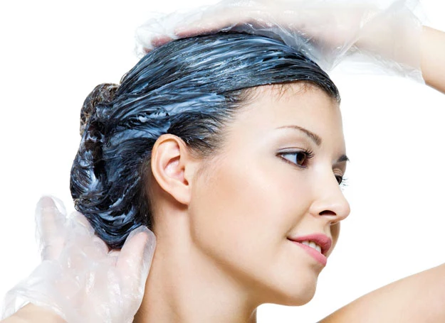 Sprawdź, czy farbę powinnaś nałożyć na suche, czy mokre włosy