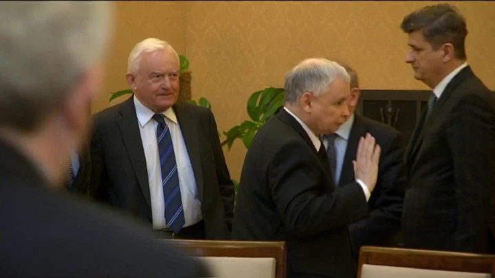 Jarosław Kaczyński nie podał ręki Palikotowi Jarosław Kaczyński nie podał ręki Palikotowi