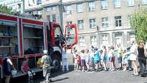 Wóz strażacki cieszy się dużym zainteresowaniem/fot. Krzysztof Krzyżaniak