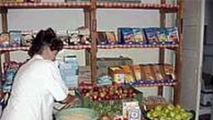 Produkty żywnościowe przyniesione przez mieszkańców Ozimka