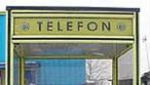 Budki zarosły już chwastami