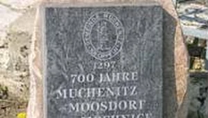 Kontrowersyjny obelisk