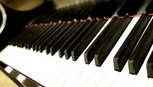 Na granicy zatrzymano Niemca, który próbował wywieźć z Polski zabytkowy fortepian