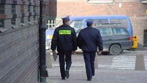 Podszywali się za policjantów i żądali łapówek