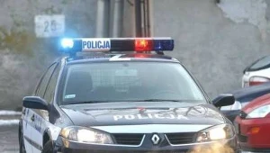 Wjechał "maluchem" w radiowóz