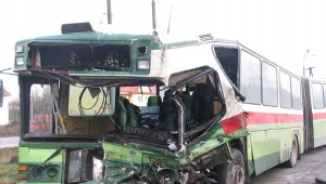 Autobus miejski zderzył się z tirem
