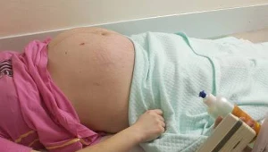 Kobieta zmarła w szpitalu po urodzeniu córki