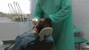 Po zawodówce pracowała jako dentystka