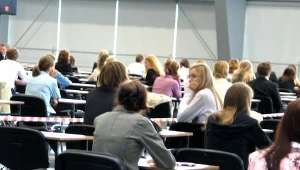 Przez całą noc stali w kolejce po wiedzę