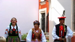 Królewna Nutka na polskich dróżkach