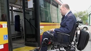 Niepełnosprawni natrafiają codziennie na wiele przeszkód/fot. M. Smulczyński