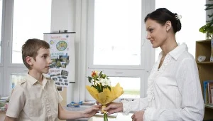 Kwiaty to już przeszłość. Teraz nauczyciele dostają droższe prezenty