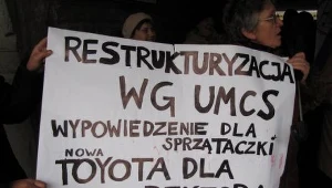Pracownicy uniwersytetu protestują przeciwko zwolnieniom