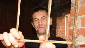 Pan Stanisław trafił za kraty przez pomyłkę sądu