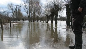 IMGW: Trudna sytuacja na Odrze i Warcie