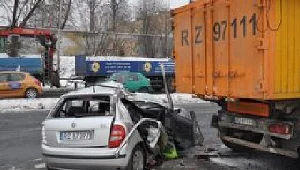 Pasażerka skody zginęła na miejscu.