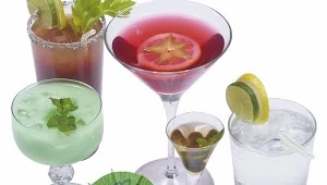 Polacy coraz chętniej piją drinki zamiast piwa czy wódki