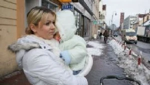 14-miesięczna Julka z mamą.