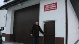 Nie ugaszą pożaru, bo wóz jest zablokowany w garażu