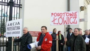 Ponad 20-osobowa delegacja z powiatu łowickiego protestowała wczoraj  pod Ministerstwem Zdrowia