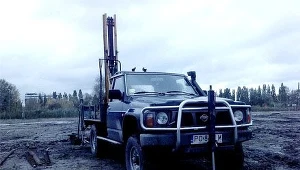 Mężczyźni poruszali się czarnym samochodem terenowym marki nissan patrol / fot. Policja