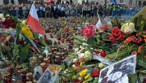 Polskie miasta oddały hołd ofiarom sobotniej katastrofy pod Smoleńskiem