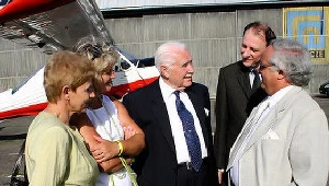 Ryszard Kaczorowski na krośnieńskim lotnisku podczas Górskich Zawodów Balonowych