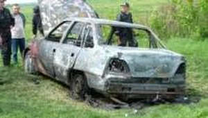 Samochód spłonął doszczętnie. Nie wiadomo, kto spłonął