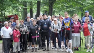 W marszu nordic walking wzięło udział prawie sto osób.