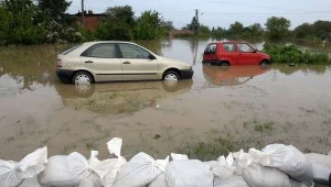 Wezbrana Wisła przerwała wał niedaleko Janowca w nocy z 7 na 8 czerwca