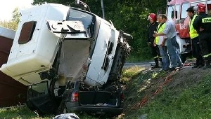 Tir zmiażdżył córkę z ojcem. Syn wciąż walczy o życie