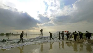 Lubelskie: Powodzianie walczą o pomoc