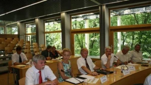 Obradujący samorządowcy