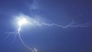 Przez burze około 15 tys. osób bez prądu